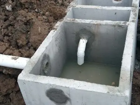 在施工過程中如何安裝和接管水泥檢查井？
